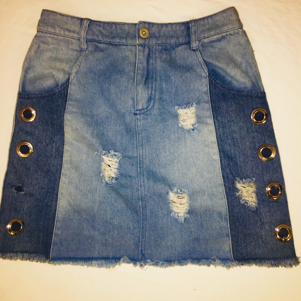 Super cute trendy denim skirt